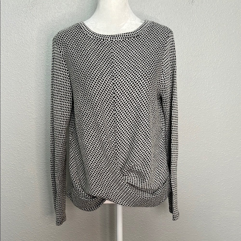 BCX Twist Front Long Sleeve Top Size Medium